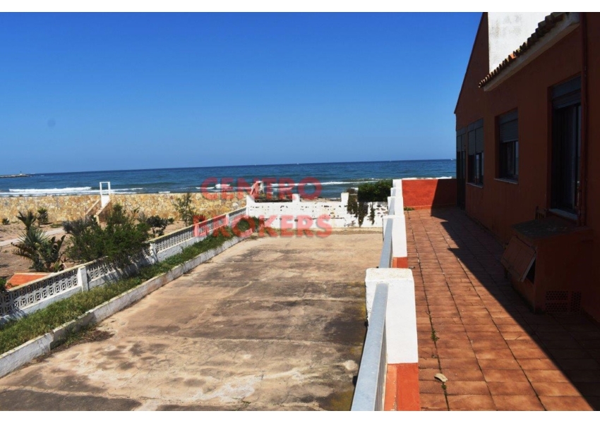 Działka budowlana w I linii plaży w Hiszpanii nad morzem